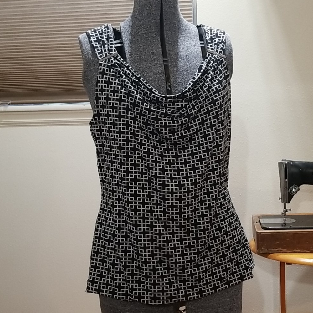 White House Black Market Jersey Knit Tank, Size L‎